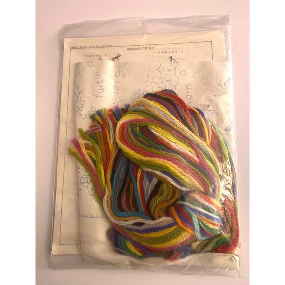 NOS Bucilla Twelve Days Of Christmas Embroidery Kit 48649 20x24" Linen Holiday - Picture 4 of 4